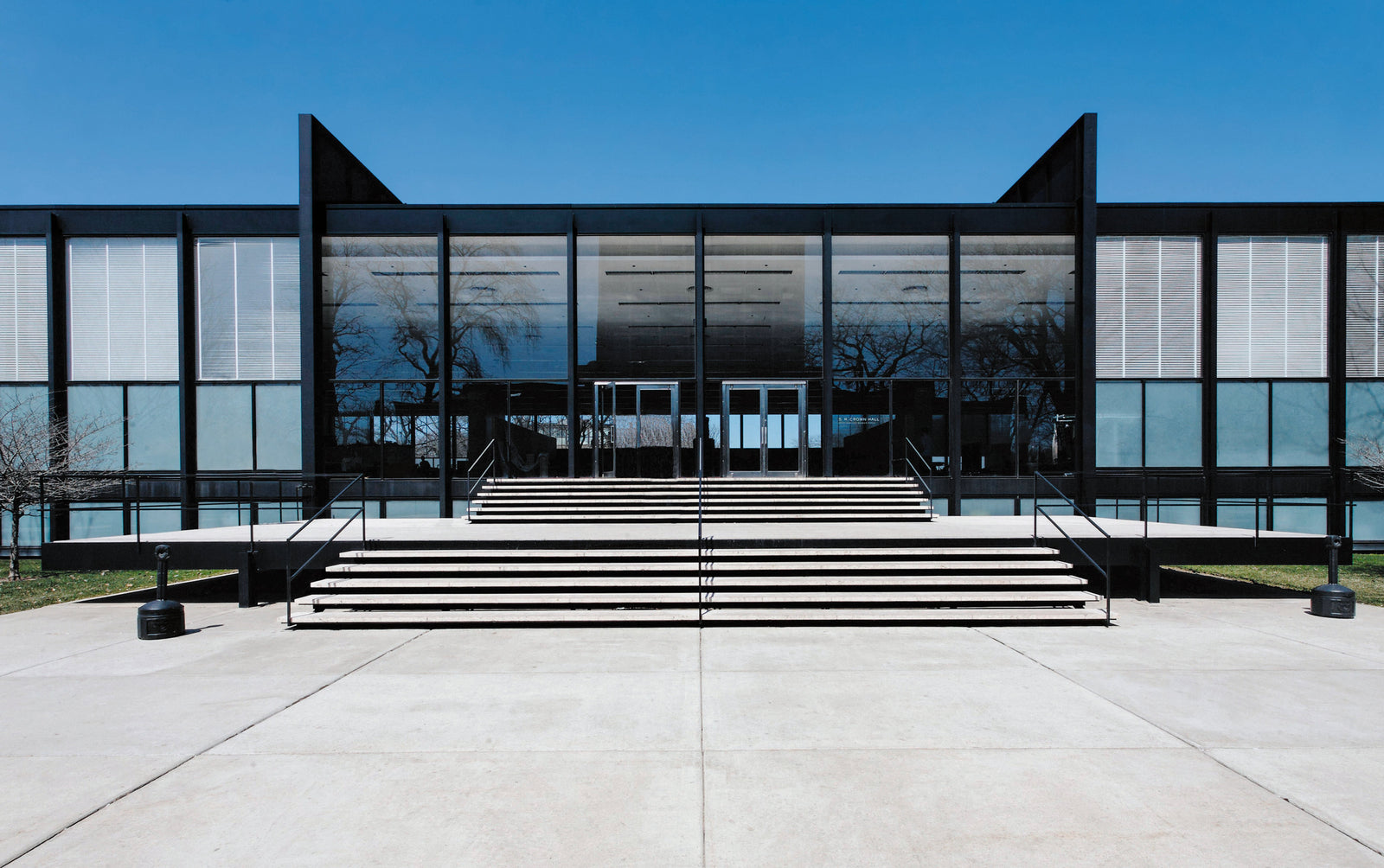 Crown Hall, Illinois Institute of Technology, Ludwig Mies van der Rohe, Chicago, Illinois, United States, 1954. Picture credit: Library of Congress