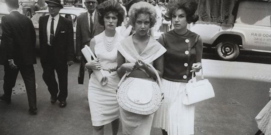 The Pioneering Street Photography of Garry Winogrand – Phaidon