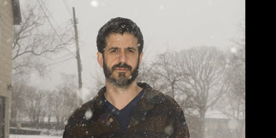 Alec Soth interview portrait with blurred background 900x450 image