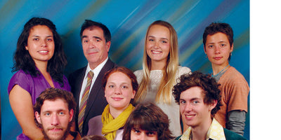 Akademie X classroom with students and instructor in modern learning environment