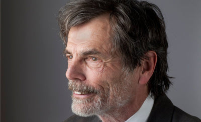 Richard Tuttle interview portrait with abstract art background 900x450