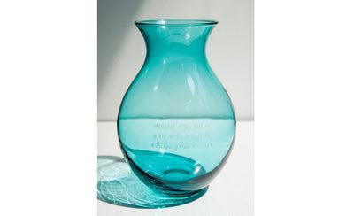 Petra Cortright digital artwork vase abstract colorful design 900x450 pixels