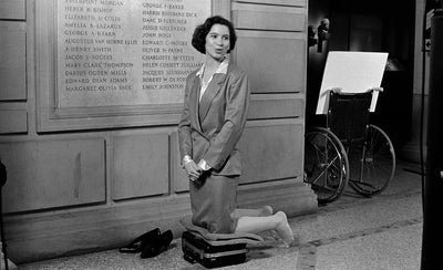 history of institutional critique article banner with abstract art background and text overlay