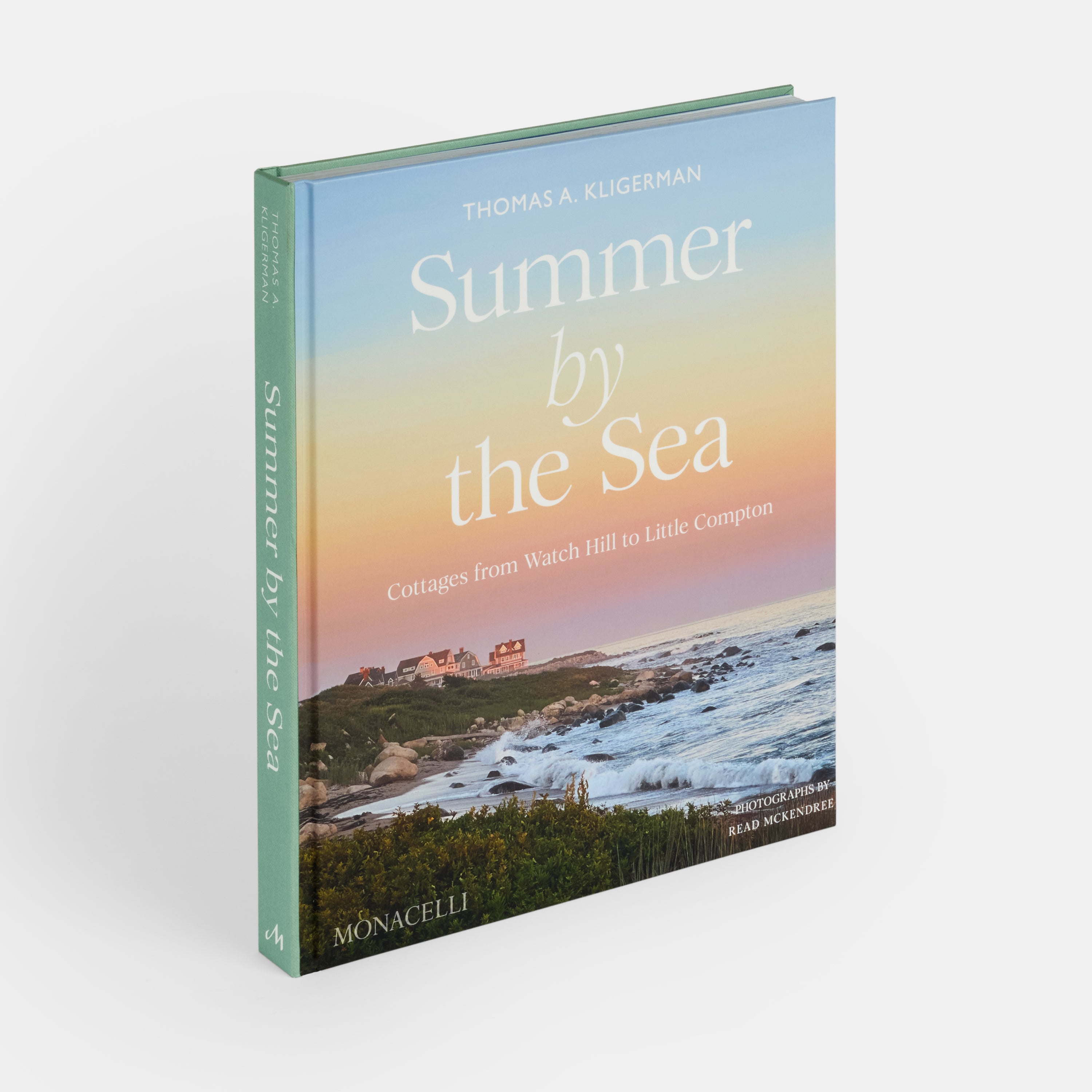 洋書  MADE Summer Summer by the Sea: Cottages from Watch Hill to Little Compton