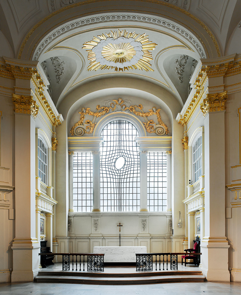 Shirazeh Houshiary and Pip Horne, East Window and Altar, 2011, St. Martin-in-the-Fields, Trafalgar Square, London WC2N 4JJ, England. Photograph by Marc Gascoigne