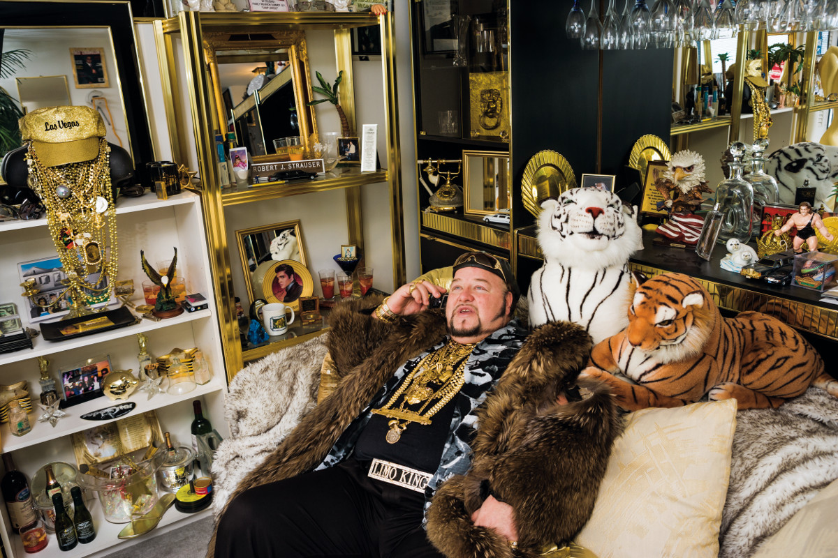 Limo Bob in his office, Chicago, 2008. Bob owns a 100-foot limo that made the Guinness Book of World Records for being the world’s longest limousine. Photograph and text © Lauren Greenfield/INSTITUTE