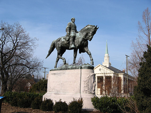 Robert Edward Lee Sculpture, Charlottesville. Image by Cville Dog, courtesy of Wikimedia Commons