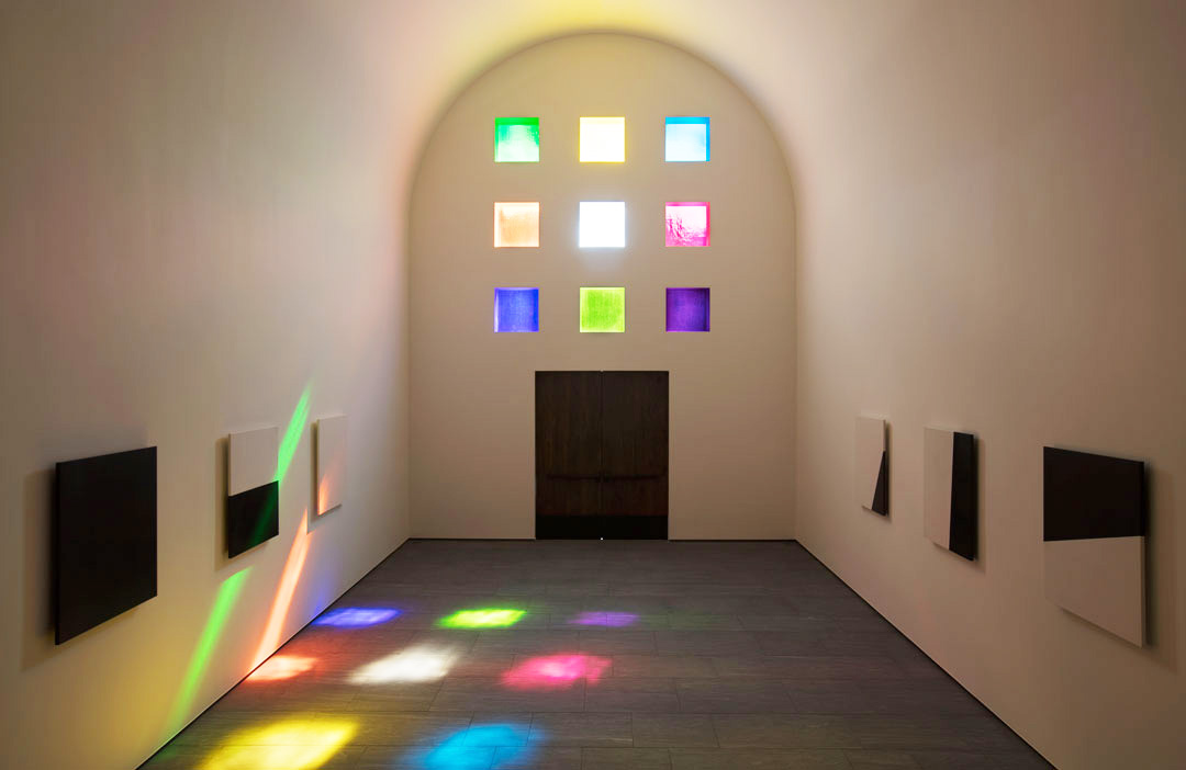 Ellsworth Kelly, Austin, 2015 (Interior, facing south) Artist-designed building with installation of colored glass windows, marble panels, and redwood totem 60 ft. x 73 ft. x 26 ft. 4 in. ©Ellsworth Kelly Foundation Photo courtesy Blanton Museum of Art, The University of Texas at Austin
