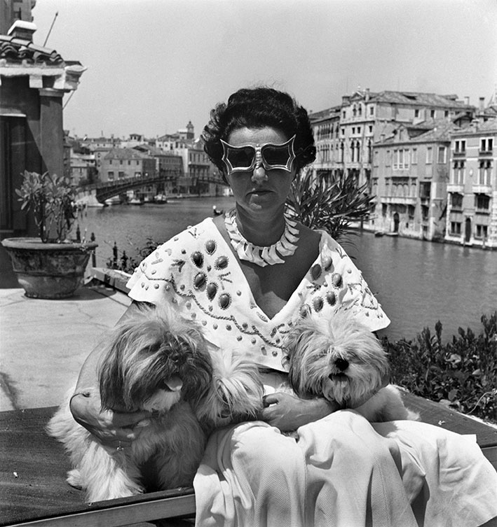 Mrs Peggy Guggenheim in her palace on the Grand Canal. 1950. Venice. Italy © David Seymour / Magnum Photos 