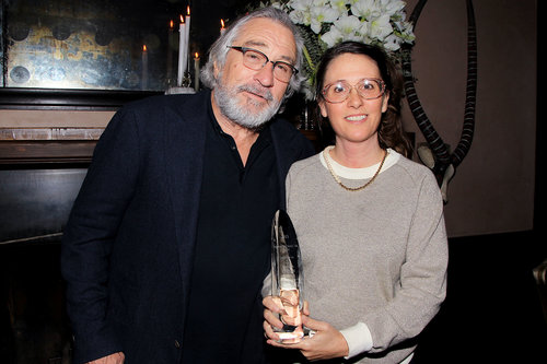 Robert De Niro presents artist Laura Owens with the 2015 Robert De Niro, Sr. prize.
