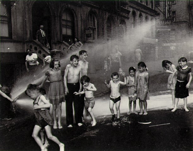 Weegee - summer the lower east side 1937