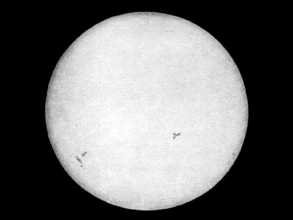 Leon Foucault and Hippolyte-Louis Fizeau, engraving of the first daguerreotype of the Sun, 1845. Public domain. As reproduced in Sun and Moon