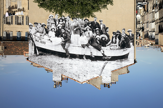 Unframed, a group posing in a boat on the beach, Marseilles, 1930, 2013, 2013©JR-­?ART.NET, Courtesy Galerie Perrotin