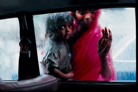 Steve McCurry, Beggar Girl, Bombay, India (1993)