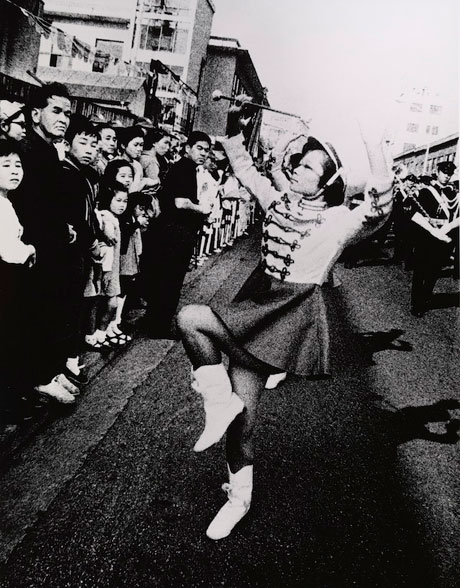Daido Moriyama, Baton Twirler (1967)