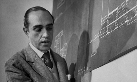 Oscar Niemeyer outlining his designs for the UN