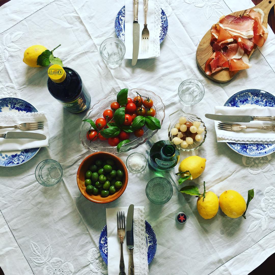 Those lemons again, before the food arrives. Image courtesy of Rosie Reynolds' Instagram (@rrfoodstyle)