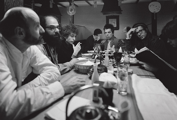 (l-r) Lawrence Ferlinghetti, Allen Ginsberg, Bob Dylan and Peter and Julian Orlofsky photographed by Ettore Sottsass, San Francisco, USA 1965 (l-r) Lawrence Ferlinghetti, Allen Ginsberg, Bob Dylan and Peter and Julian Orlofsky photographed by Ettore Sottsass, San Francisco, USA 1965