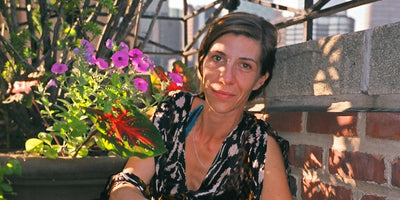 Agathe Snow interview portrait with snowy background and cityscape in 900x450 resolution