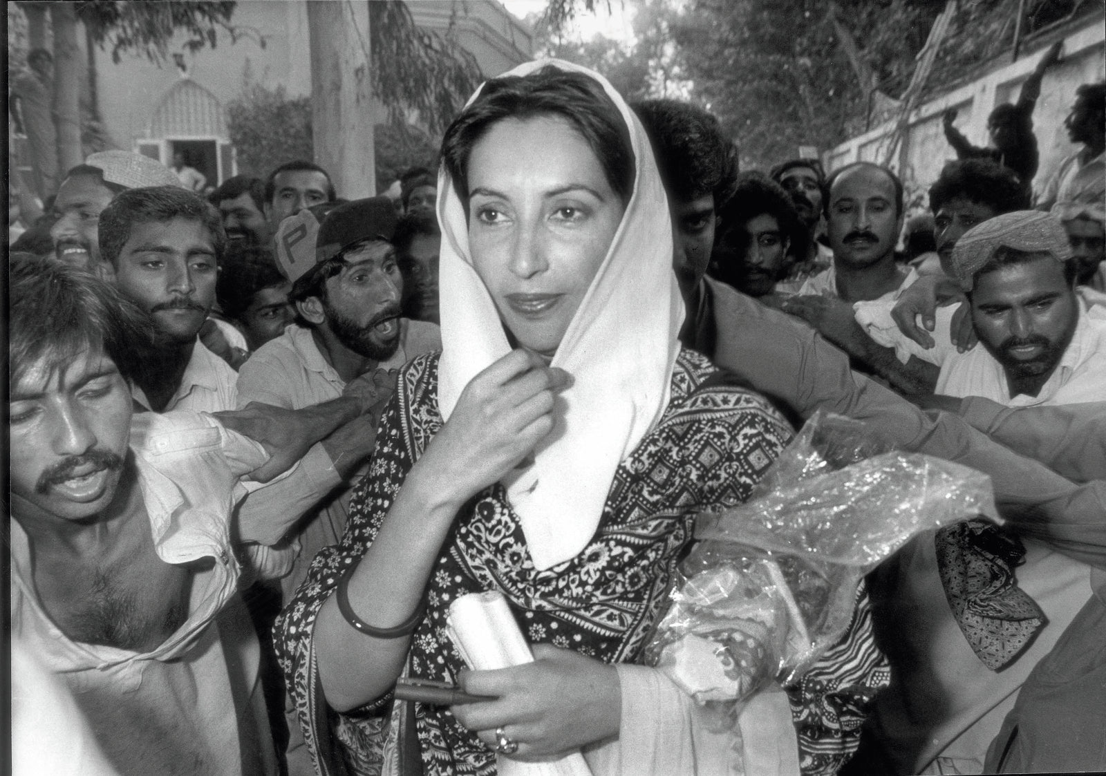 Benazir Bhutto, Pakistan, 1988