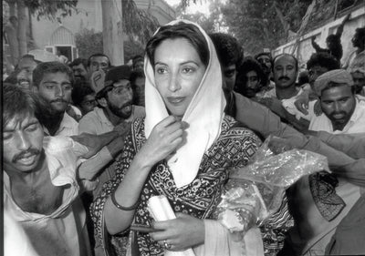 Benazir Bhutto, Pakistan, 1988