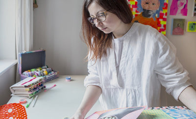 artist direct interview with Naomi Vona portrait image
