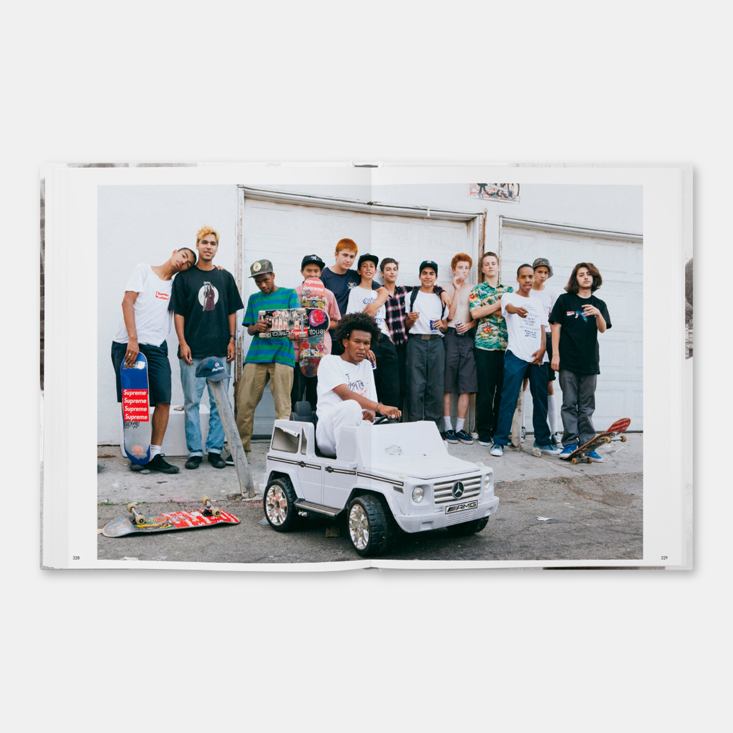 Supreme | Standard Edition | 9781838660314 – Phaidon