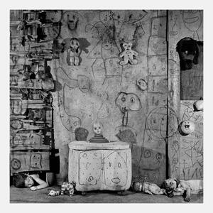 Roger Ballen: Contemplation, 2004