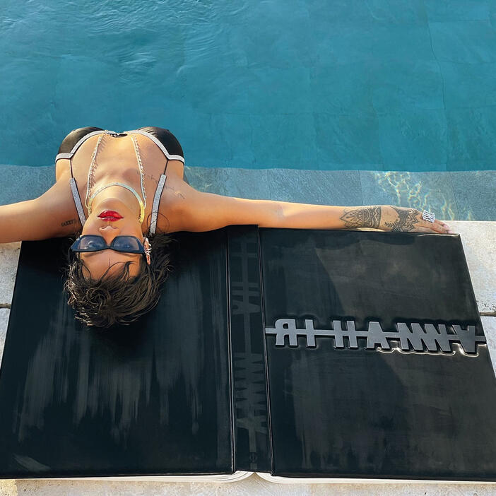 Rihanna, Queen Size - Edition of 500