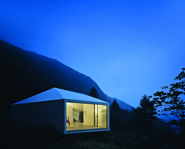 Polygon House, Karuizawa, Nagano Prefecture, Makoto Yamaguchi, 2003. Courtesy of Makoto Yamaguchi; photo by Koichi Torimura 