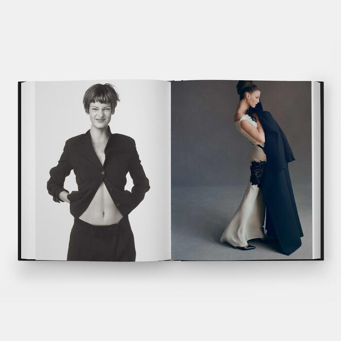 linda-evangelista-photographed-by-steven-meisel-signed-edition-en-6763-3d-spread-9-3000.jpg