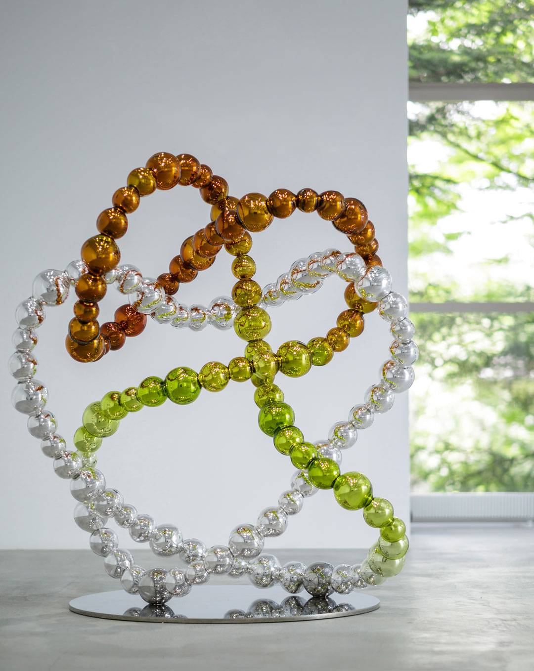 Jean-Michel Othoniel, The Knot of Imaginary, 2012, amber beetle mirrored glass, stainless steel, 180 x 165 x 135 cm. Artwork © Jean-Michel Othoniel
