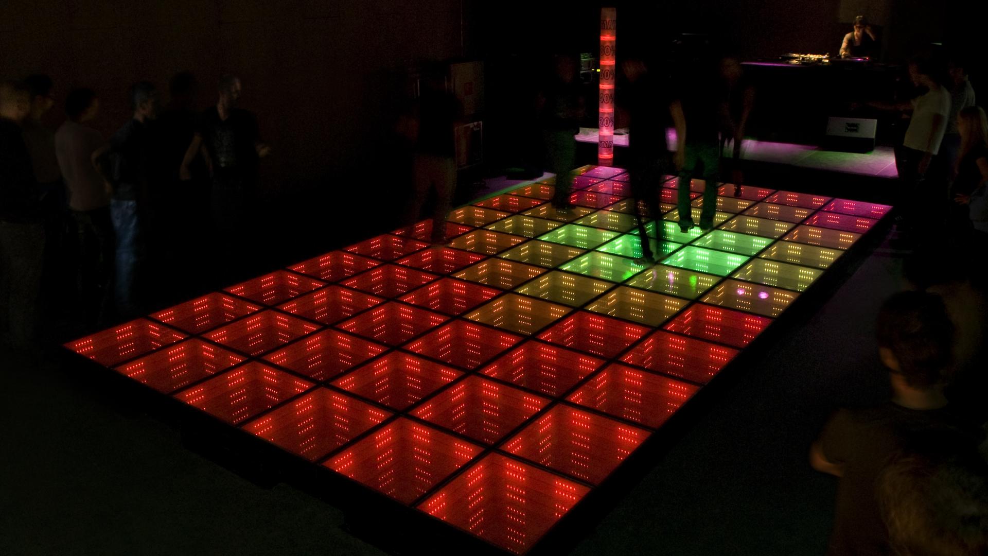 Sustainable Dancefloor (2008) by Daan Roosegaarde