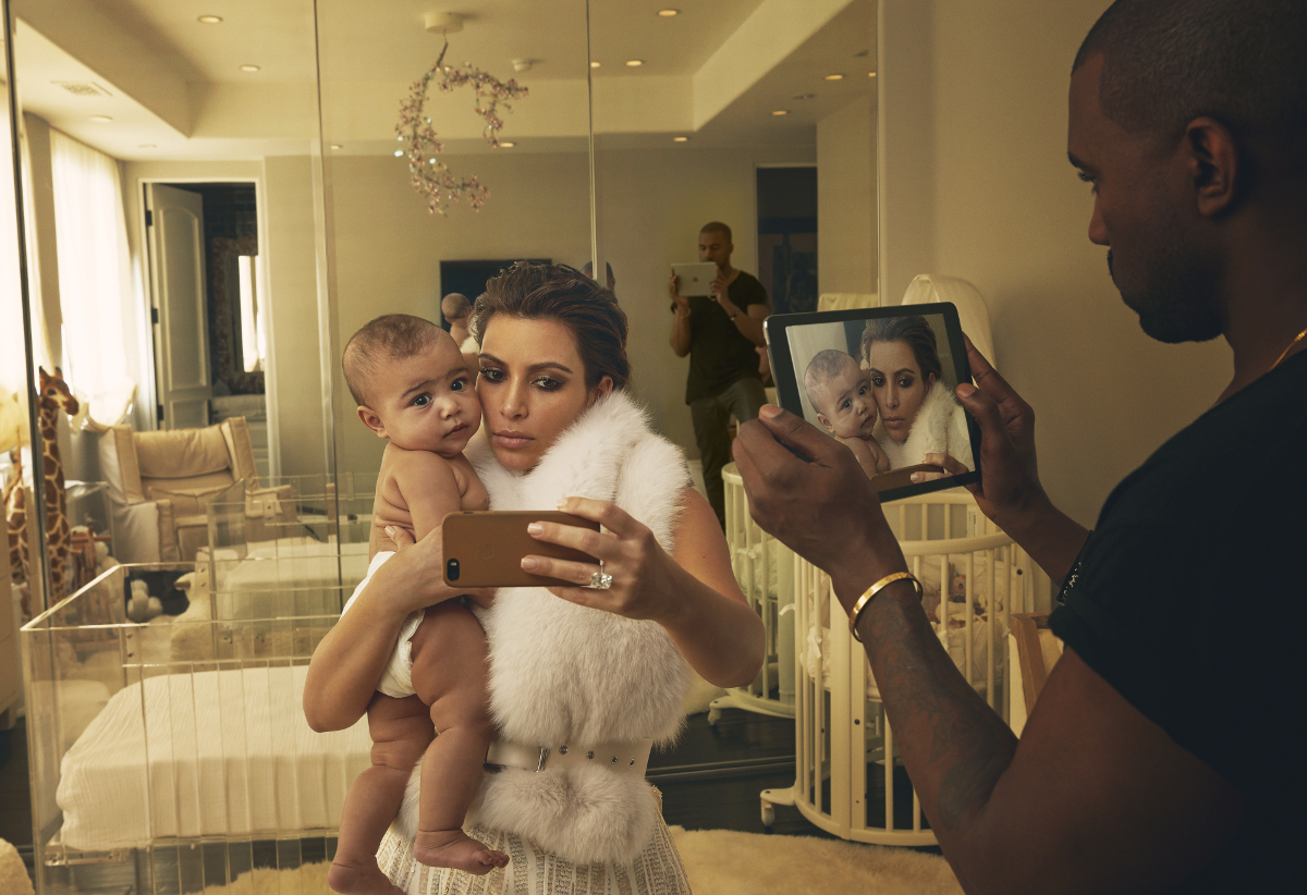 How Annie Leibovitz captured Kim and Kanyes selfie side photography Agenda Phaidon