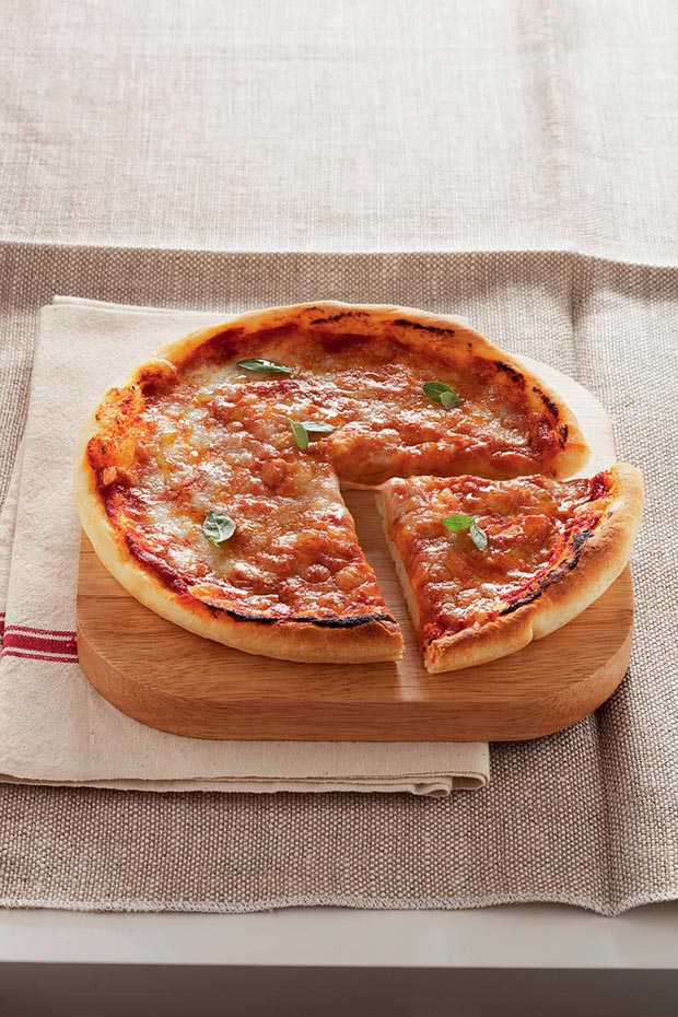 Pizza Napoletana Neapolitan Pizza.  Photo credit: © Domus: Archivio Cucchiaio d’Argento s.r.l.. From The Italian Cooking School: Pizza
