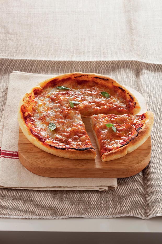 Pizza Napoletana Neapolitan Pizza. Photo credit: © Domus: Archivio Cucchiaio d’Argento s.r.l.. From The Italian Cooking School: Pizza