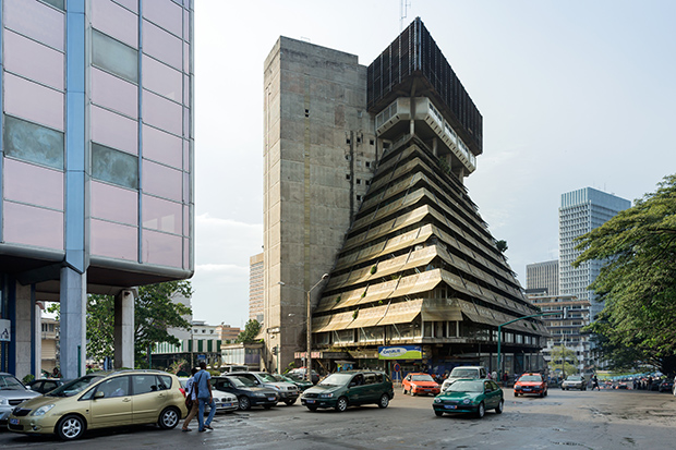 La Pyramide, Abidjan (Côte d’Ivoire), von/by Rinaldo Olivieri, 1973, Foto/photo:© Iwan Baan