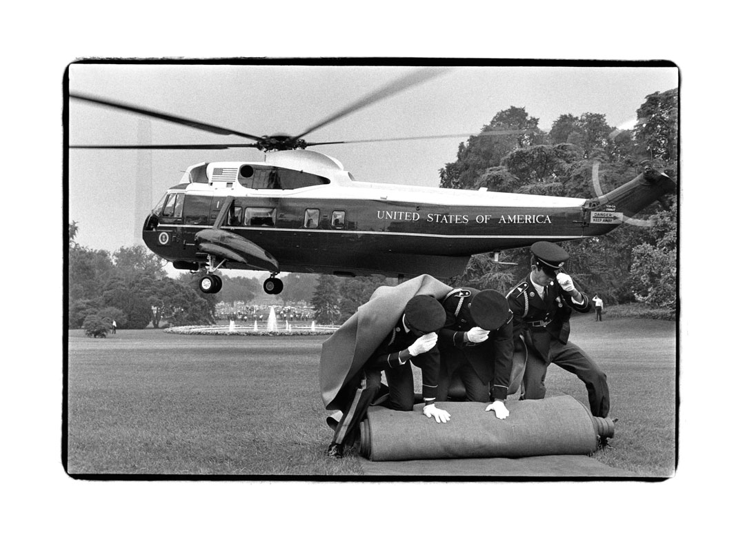 How Annie Leibovitz caught Richard Nixon's final flight