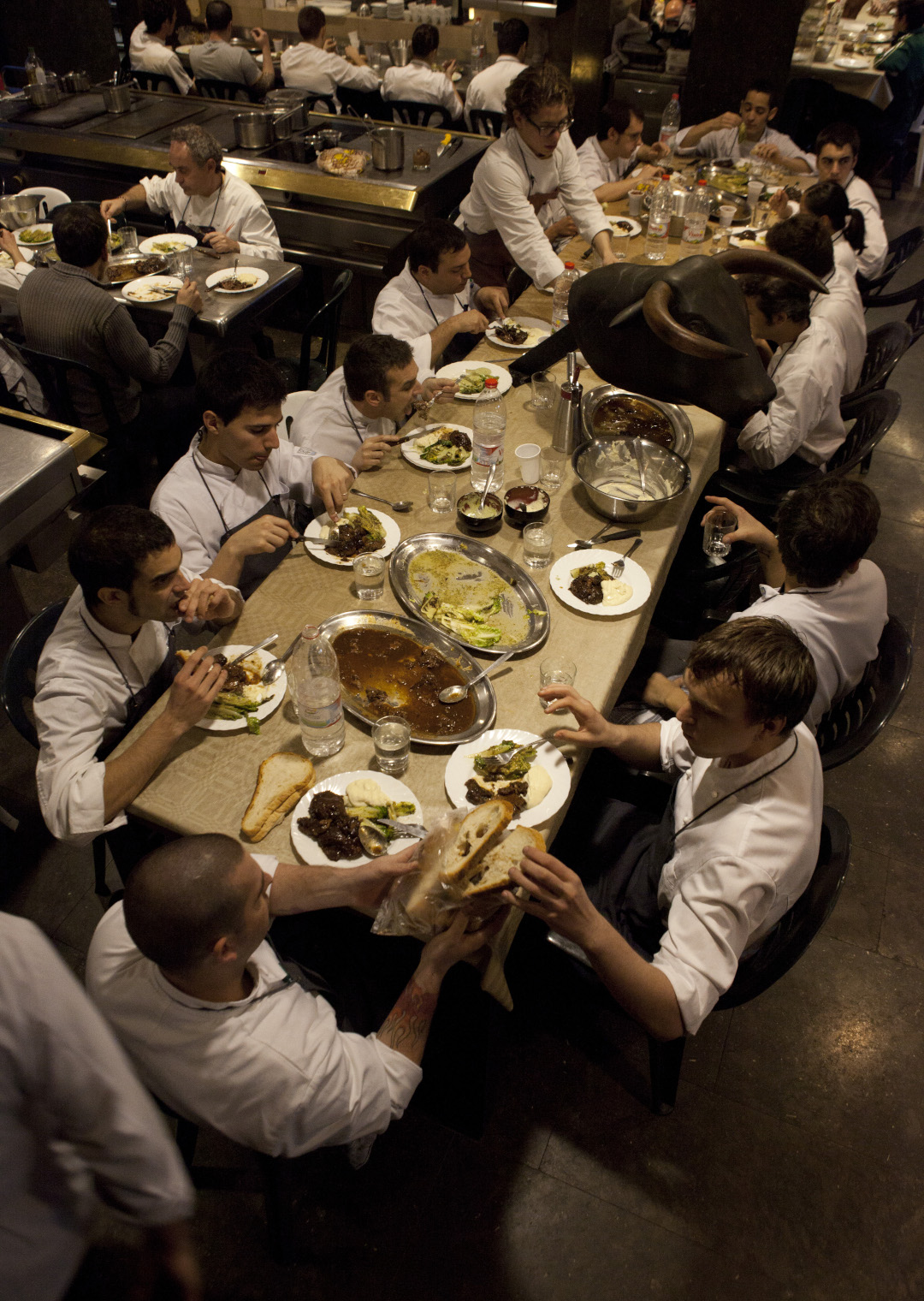 The family meal in progress at elBulli