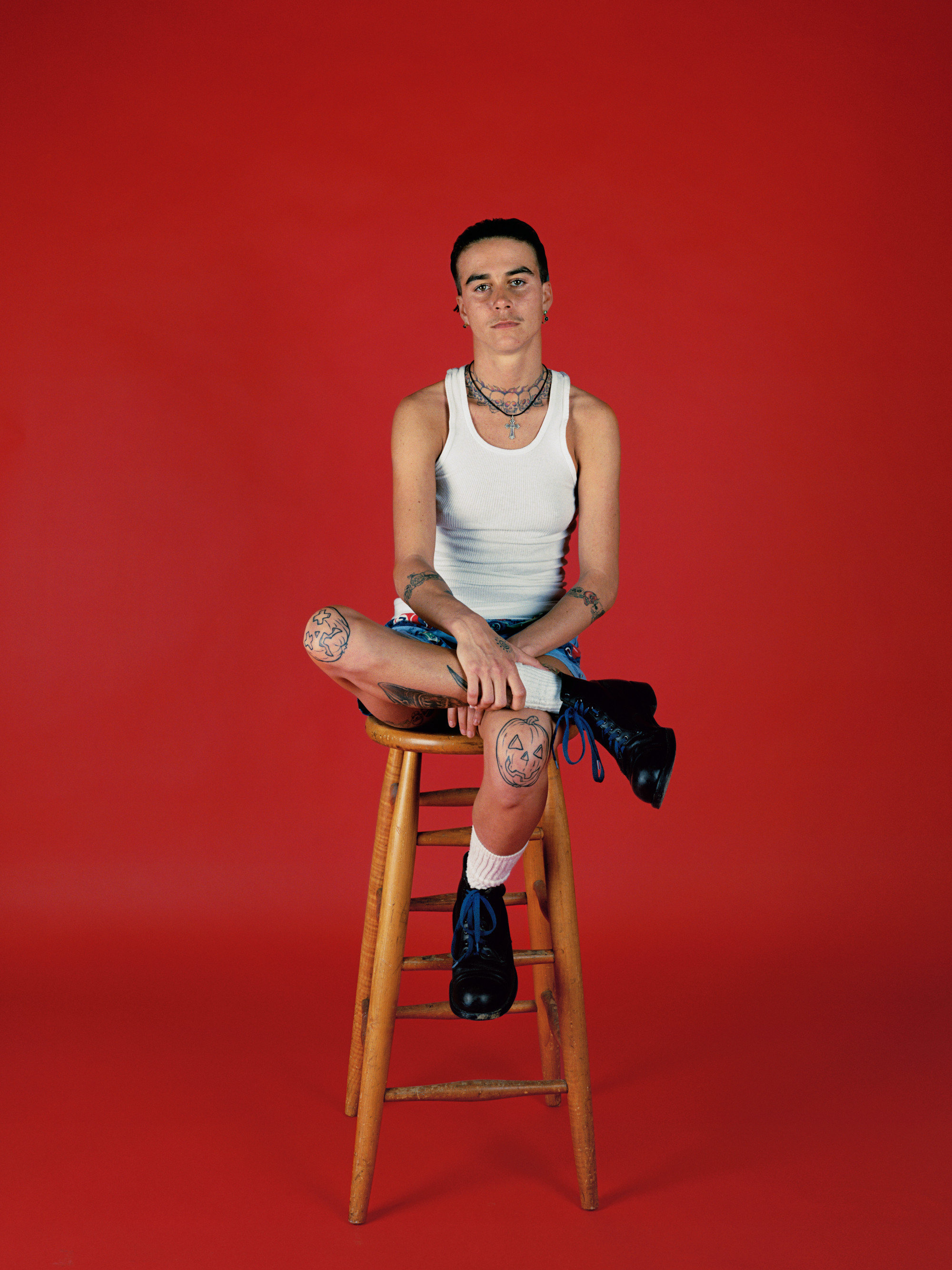 Pig Pen, 1993. Chromogenic print, 20 × 16 in. (50.8 × 40.6 cm). Courtesy the artist and Regen Projects, Los Angeles; Lehmann Maupin, New York/Hong Kong/Seoul/London; Thomas Dane Gallery, London and Naples; and Peder Lund, Oslo. Portraits (1993–97)
