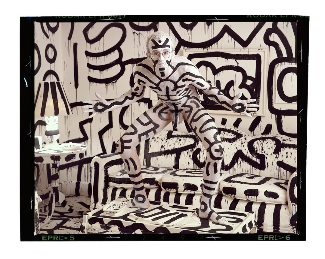 How Annie Leibovitz got Keith Haring to go black and white | photography |  Agenda | Phaidon