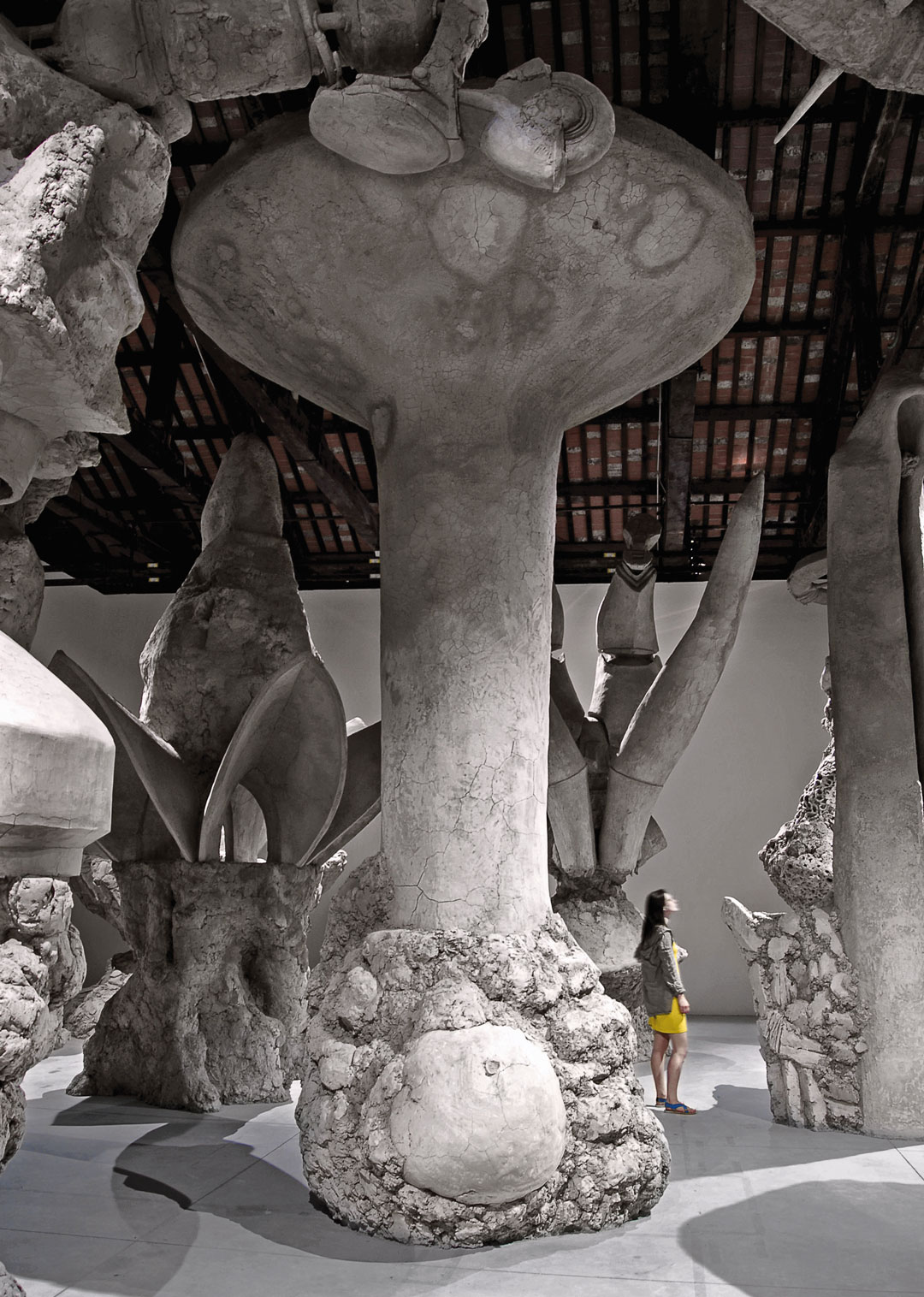 Adrián Villar Rojas, Ahora Estaré con mi Hijo, El Asesino de tu Herencia (Now I Will Be With My Son, The Murderer of Your Heritage), 2011. Unfired local clay, cement. Installation view at the Argentinian Pavilion, 54th Venice Biennale, 2011. Artwork © Adrián Villar Rojas