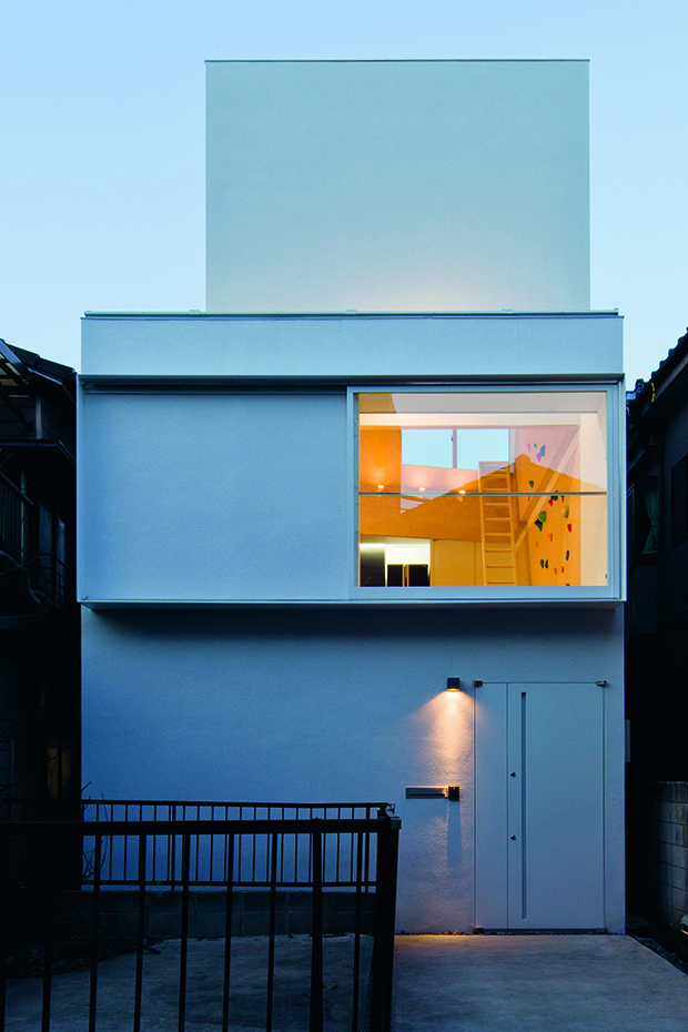 Outdoor House, Be-Fun Design, 2011, Ota-ku, Tokyo Prefecture. From Jutaku