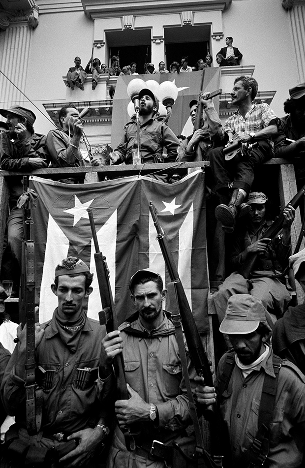 Burt Glinn, Castro speaks in Santa Clara, January 5, 1959. © Burt Glinn / Magnum Photos. From ¡Cuba, Cuba!