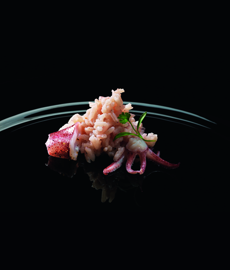 Squid rice, from D.O.M.. Photograph by Sergio Coimbra