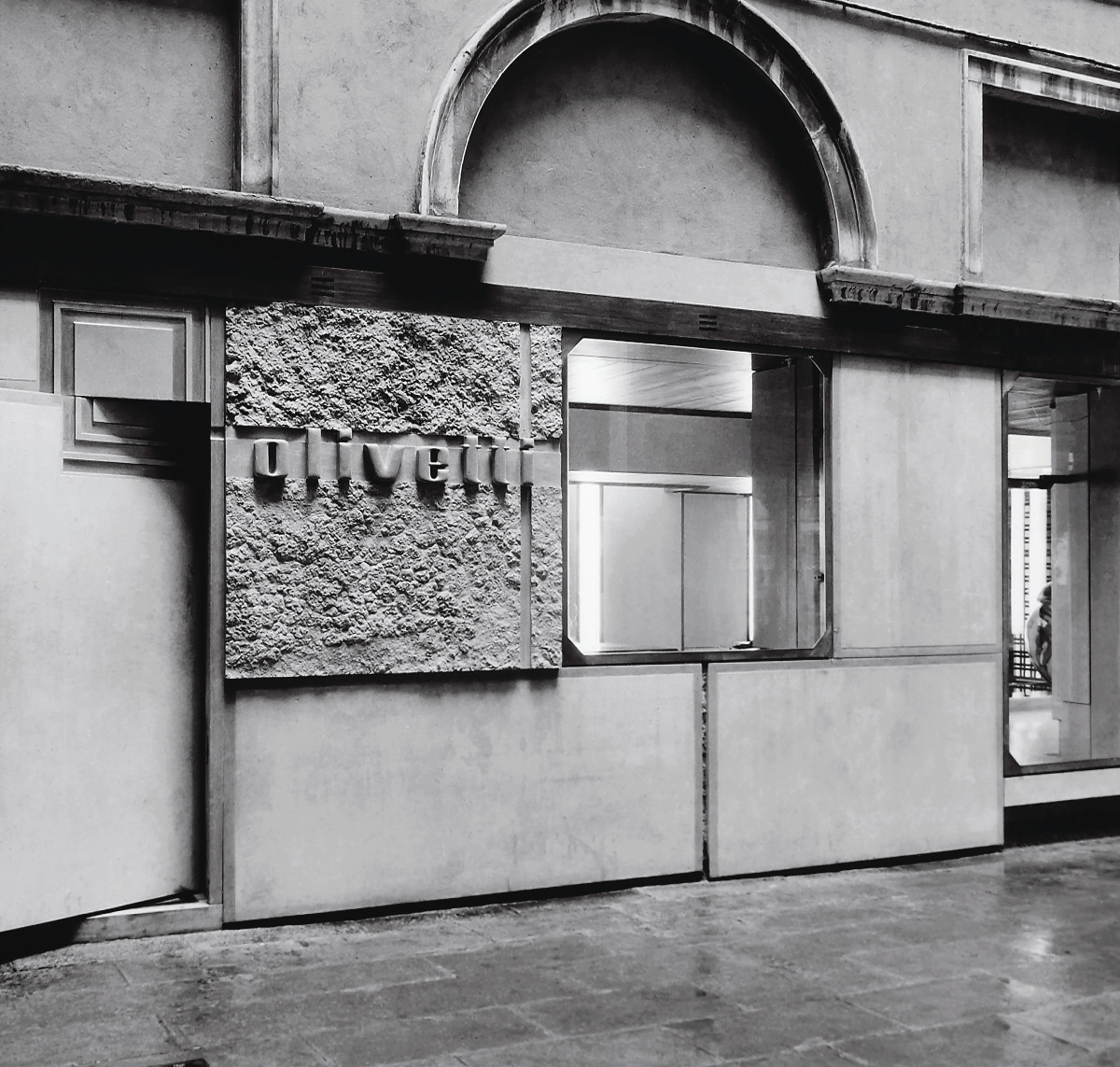 Olivetti Showroom, Piazza San Marco, Venice, 1957-1958, western façade. © Richard Bryant / arcaidimages.com