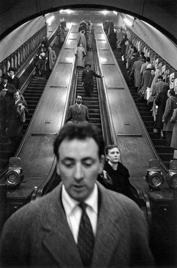 Sergio Larrain London. Baker Street underground station. 1958-1959. © Sergio Larrain / Magnum Photos. From Strange and Familiar