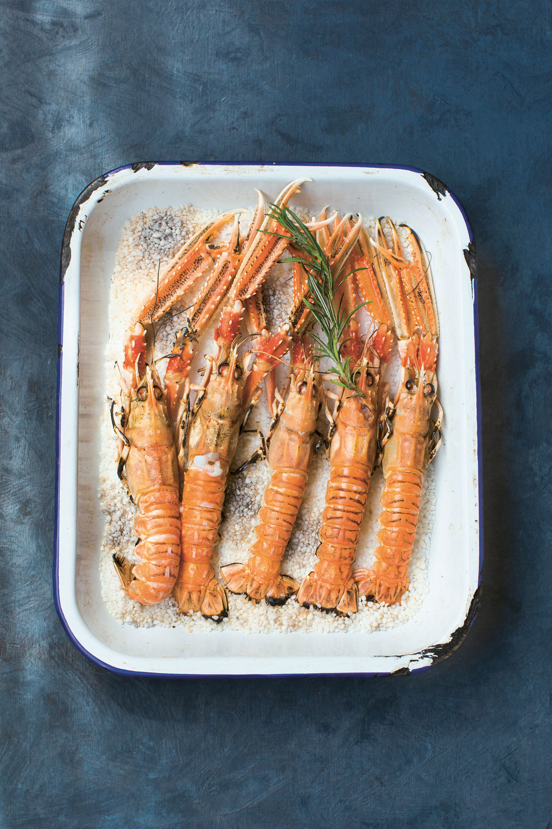 Langoustines baked on rock salt