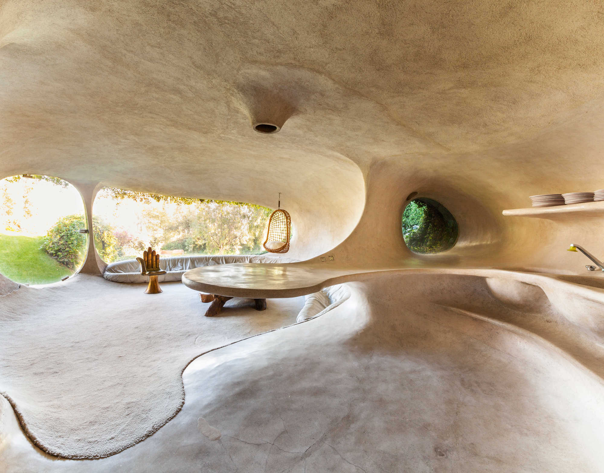 This curvy Mexican house could be mistaken for a work of art