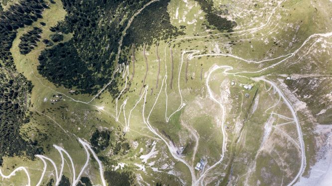 Innsbrucker Nordkettenbahnen by Quirin Müller